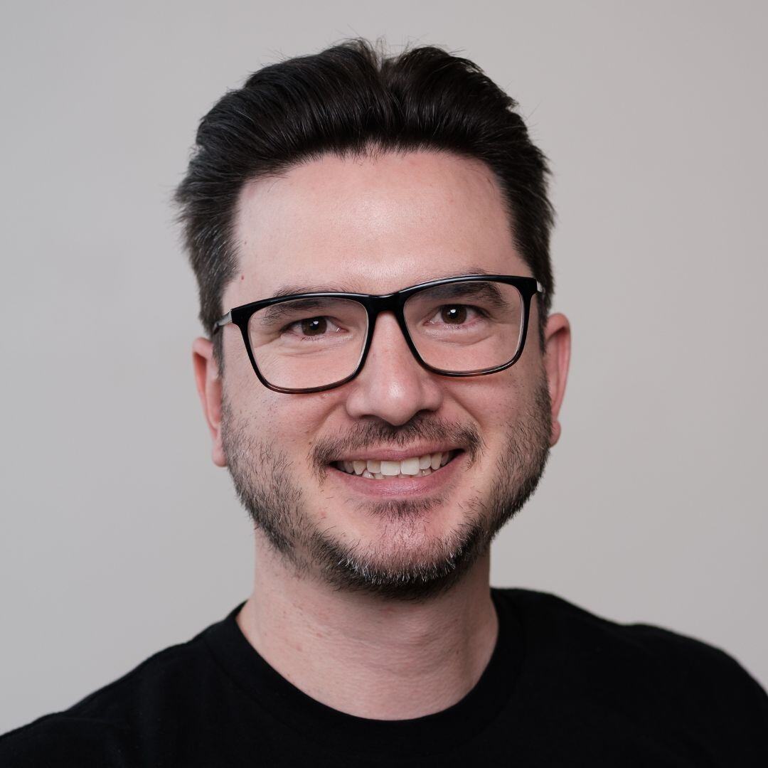 Headshot of Dan